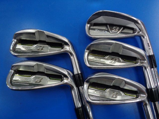 中古ゴルフ JGR HYBRID FORGED 5本の写真