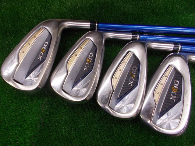 中古ゴルフ XXIO (2024) ネイビー  7本の写真