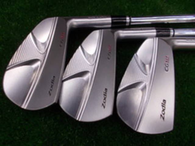 中古ゴルフ ZODIA アイアンセットの写真