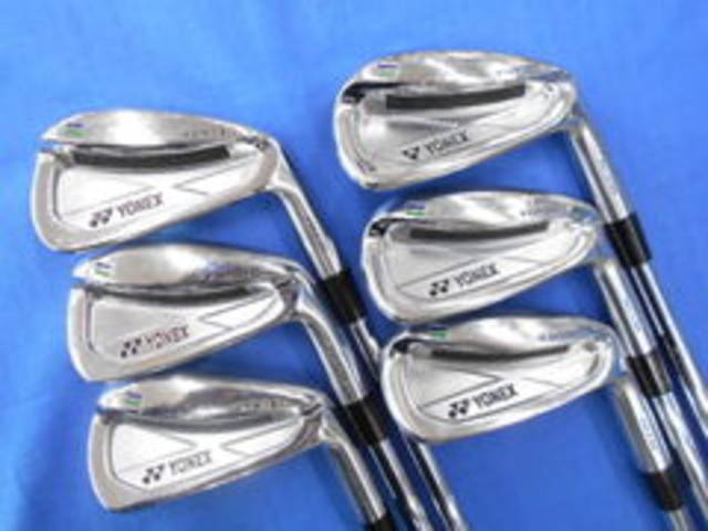 中古ゴルフ YONEX アイアンセットの写真