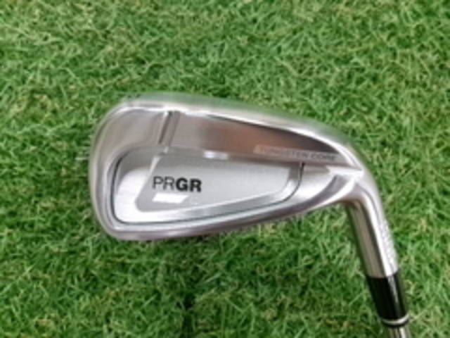 中古ゴルフ PRGR アイアンセットの写真
