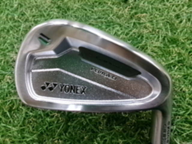 中古ゴルフ YONEX アイアンセットの写真